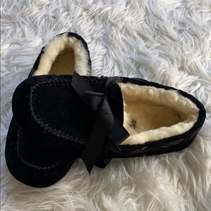 black ugg slippers